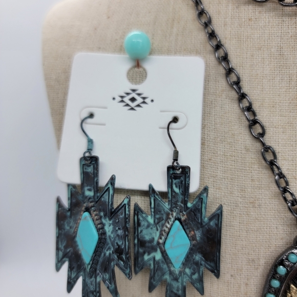 Western Necklace and earring set - Picture 3 of 3